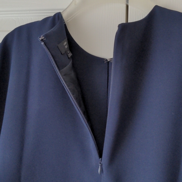 J.Crew Cropped cap-sleeve top 365 crepe
- Size 4 - Picture 5 of 6